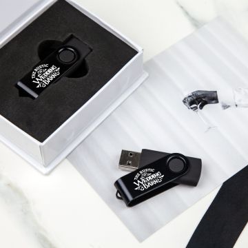 Black twister mono usb with photograph